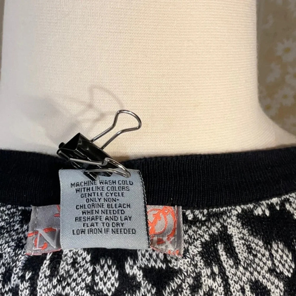 ‼️SALE 3/$35‼️ Nouveaux Button down sweater - Picture 7 of 7